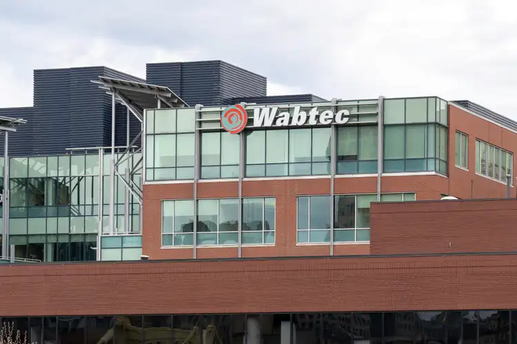 CEO Wabtec Jual Saham $357K di Saat Perusahaan Tumbuh Pesat dan Rencana Nuklir Mencuat
